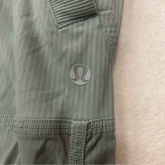 Lululemon Crop Pants in Sage Green Size 6 - Picture 3 of 4